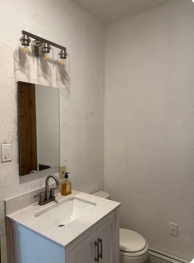 41 Hollywood St unit . 1, Worcester, MA 01610 - photo 4