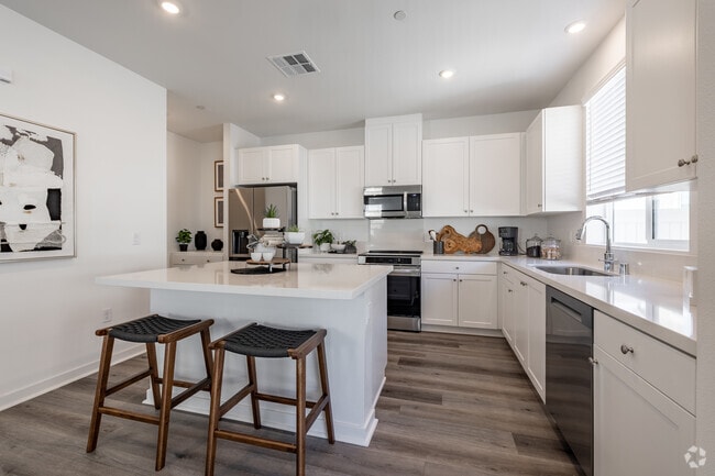 4BR, 3BA - 1,500SF - Kitchen