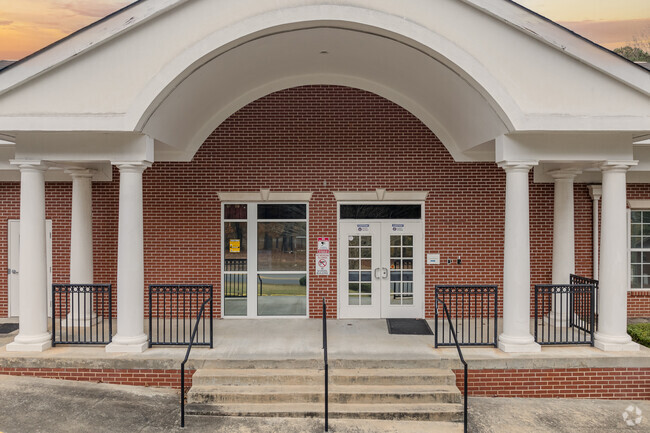 Fulton Leadership Academy has a student to teacher ratio of 12 to 1.
