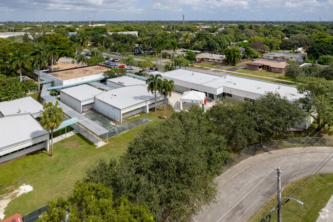 Bird's eye view of Peters Elementary School in Plantation, FL.