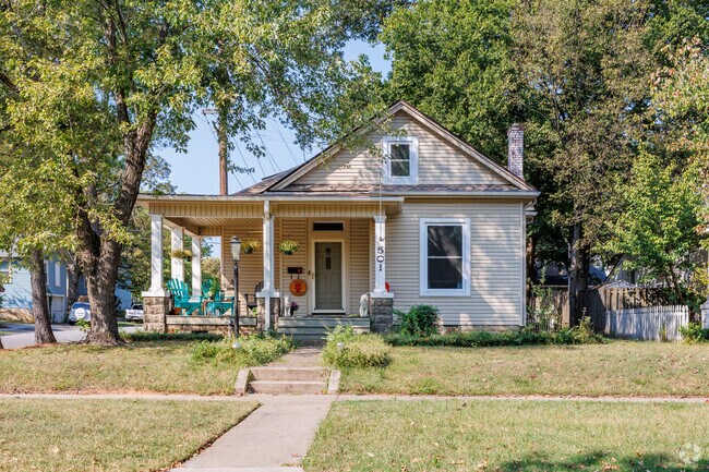 Many of the homes in May-Lecta-Sweet Historic District have covered porches in the front.