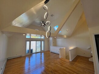 25016 41st Rd Unit 2, Little Neck, NY 11363