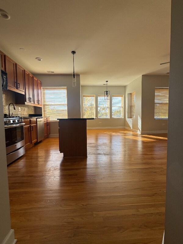 3708 W Ainslie St unit 3, Chicago, IL 60625 - photo 1