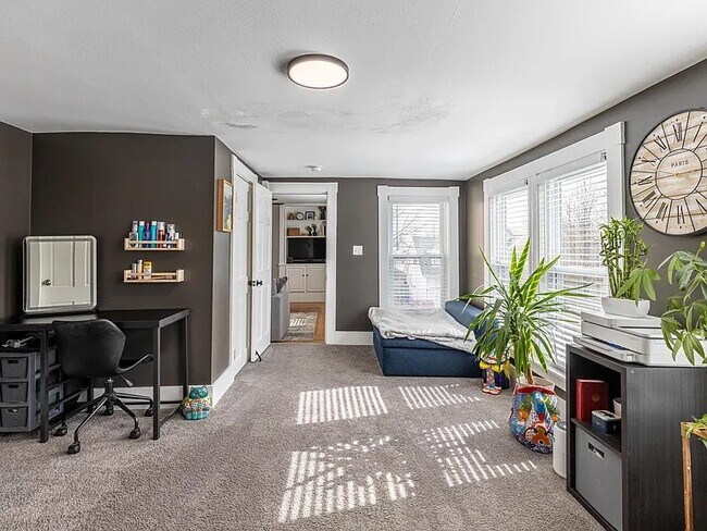 340 Harrison St unit 1, Manchester, NH 03104 - photo 4