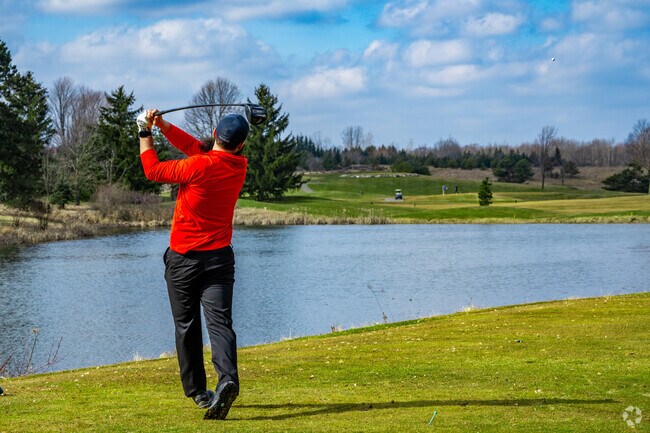 Metamora Golf & Country Club
is a picturesque premiere 18-hole championship golf course.