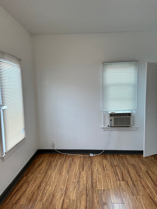 2824 Menlo Ave unit 2824, Los Angeles, CA 90007 - photo 4