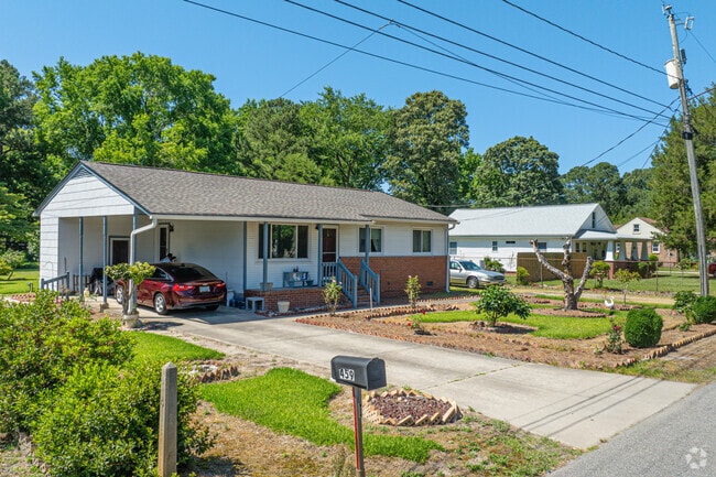 Ranch homes nestled next to one another in the Little Neck neighborhood.