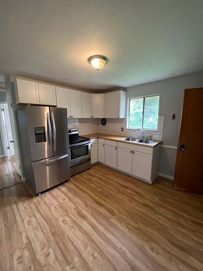 1112 Chargene St, Saint Charles, MO 63301 - photo 5