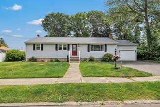 15 Albert St, Milford, CT 06460