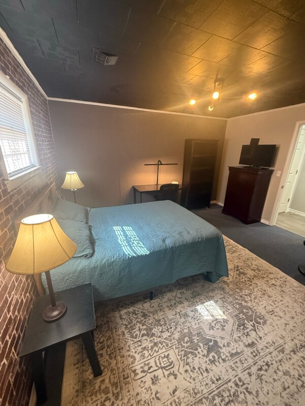 215 S Grand Ave, Okmulgee, OK 74447 - photo 2