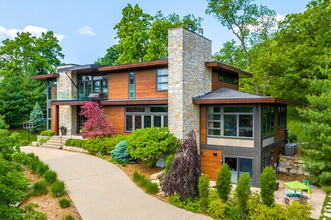 Contemporary architecture can be found scattered around Linden Heights.