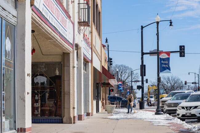 Locals find plenty of shopping and dining options on Grand Ave and 14th Street.