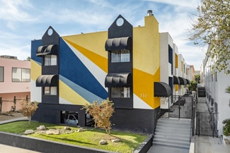 711 N Sweetzer Ave, Los Angeles, CA 90069