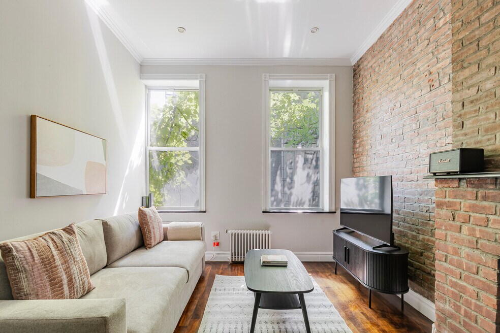 562 Hudson St unit FL4-ID2055, New York, NY 10014 - photo 1