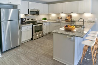 2003 E 121st St, Burnsville, MN 55337