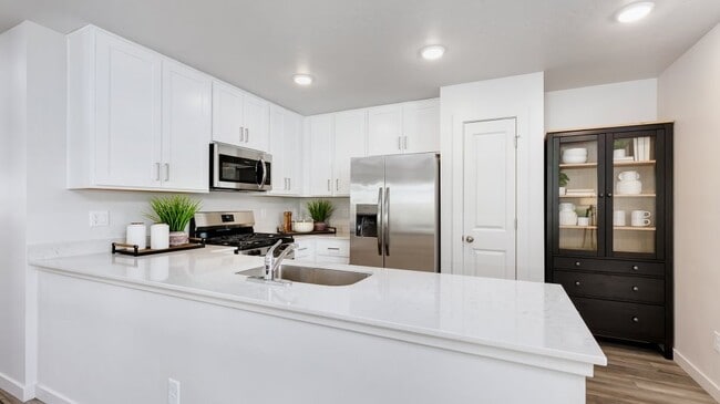 18398 N Sparkleberry Ave, Nampa, ID 83687 - photo 2