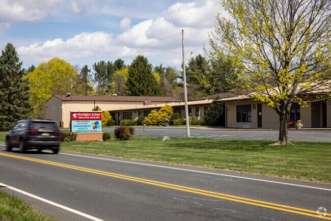 Woodglen School serves the students of Hampton and scores an overall Niche grade of B minus.