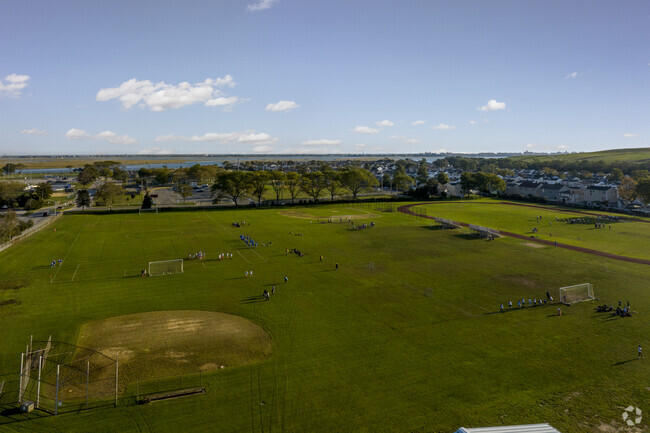 Oceanside Middle School has 844 students in grades 7-8 with a student-teacher ratio of 11 to 1.