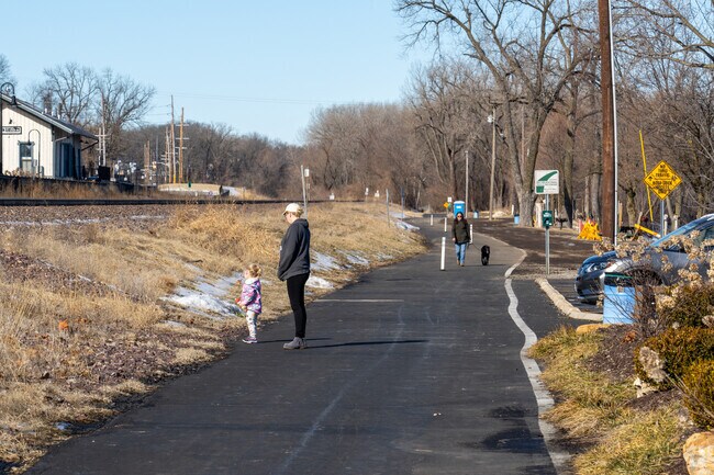 The Washington Bikeway Riverfront Trail spans 3 miles and follows the Missouri River.