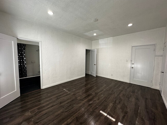 216 E Valencia Ave unit 9, Burbank, CA 91502 - photo 4