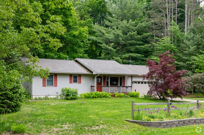 Ranch homes bring the simpliest and most efficient floor plan to Hardwood Acres.