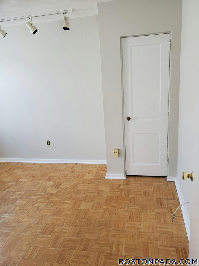 220 Hanover St Unit 26, Boston, MA 02113