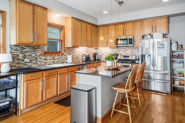 1954 W Diversey Pkwy unit 1E, Chicago, IL 60614 - photo 2