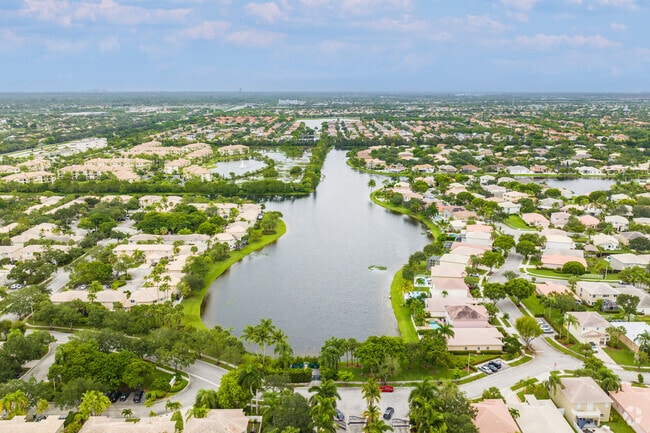 Gorgeous sceneries from Silver Lakes, Florida is why residents love to live there.