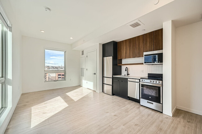 2059 19th St - Web Quality - 008 - 28 Studio 7 733