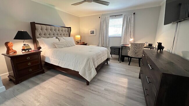 1517 Chesapeake Ave unit 1517 Chesapeake Aven, Naples, FL 34102 - photo 4