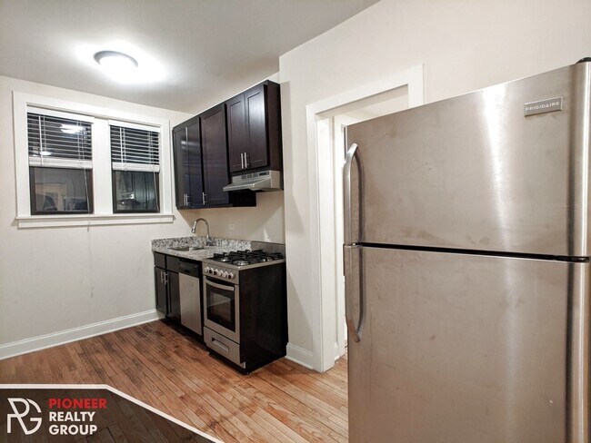 4036 N Ashland Ave unit E1, Chicago, IL 60613 - photo 5