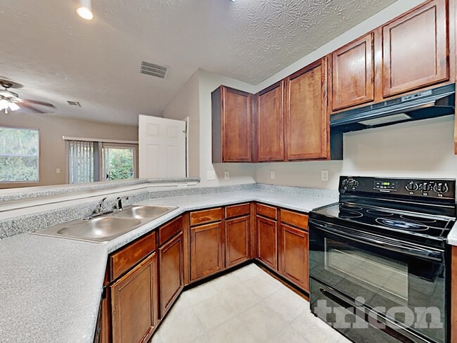 135 Ellis Dr, Conyers, GA 30012 - photo 4