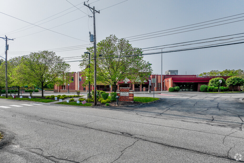 Highcliff Elementary School provides a variety of clubs, activities & athletics to its students.