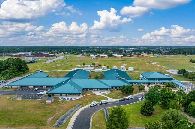 Jacksonville Commons Elementary School serves over 500 students in the Jacksonville area.