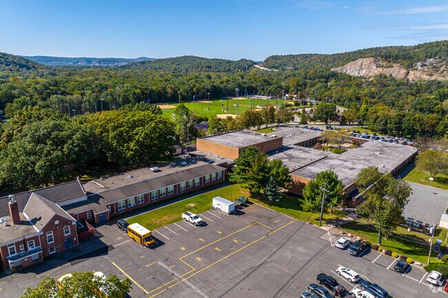 Students of Oakland can attend Valley Middle School.