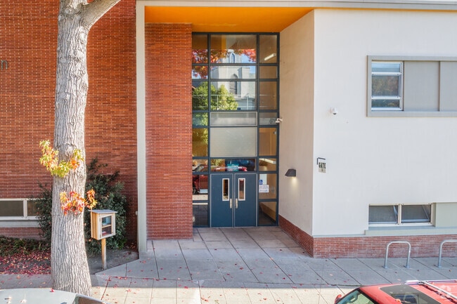 Washington Elementary School provides safe grounds for students in Alameda County.