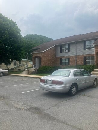 916 10th Ave, Marlinton, WV 24954