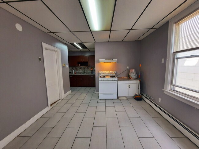 Eat-in kitchen