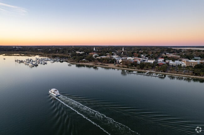 Beaufort sets along the Broad River.