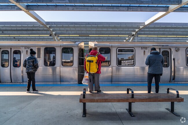 West Graceland residents have easy access to the CTA's Red, Purple and Brown Lines.