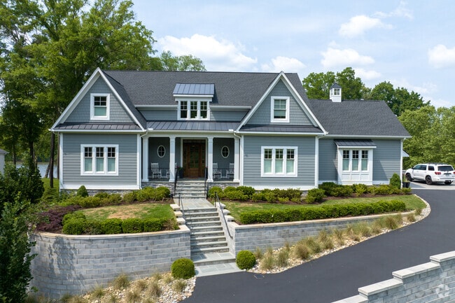 There are several homes with long driveways and beautiful lots in Midlothian.