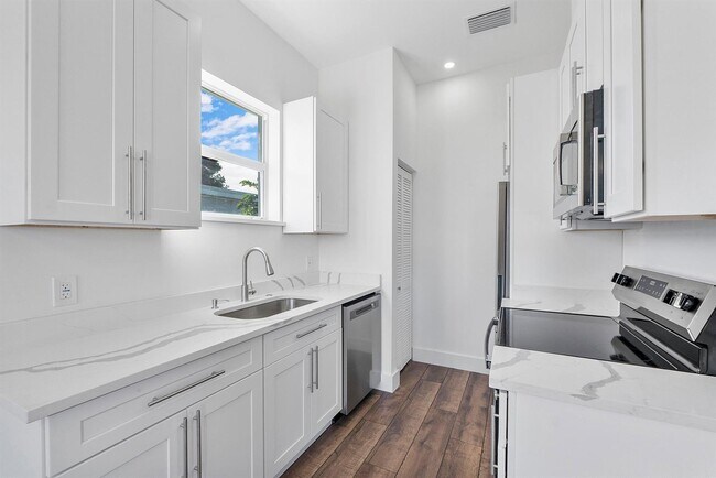 1573 W 16th St, Riviera Beach, FL 33404 - photo 3