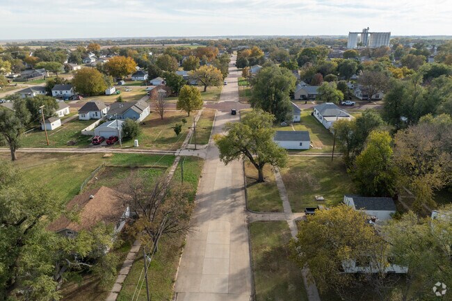 Hoisington experiences all four seasons throughout the calendar year.
