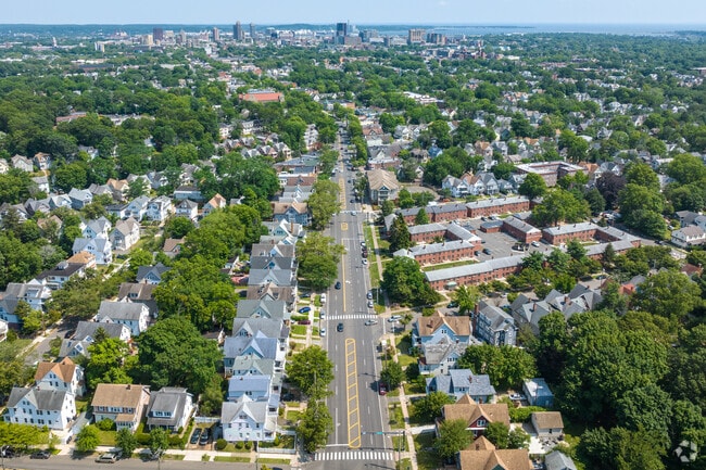 Edgewood is a great option for homeowners who want to live close to New Haven.