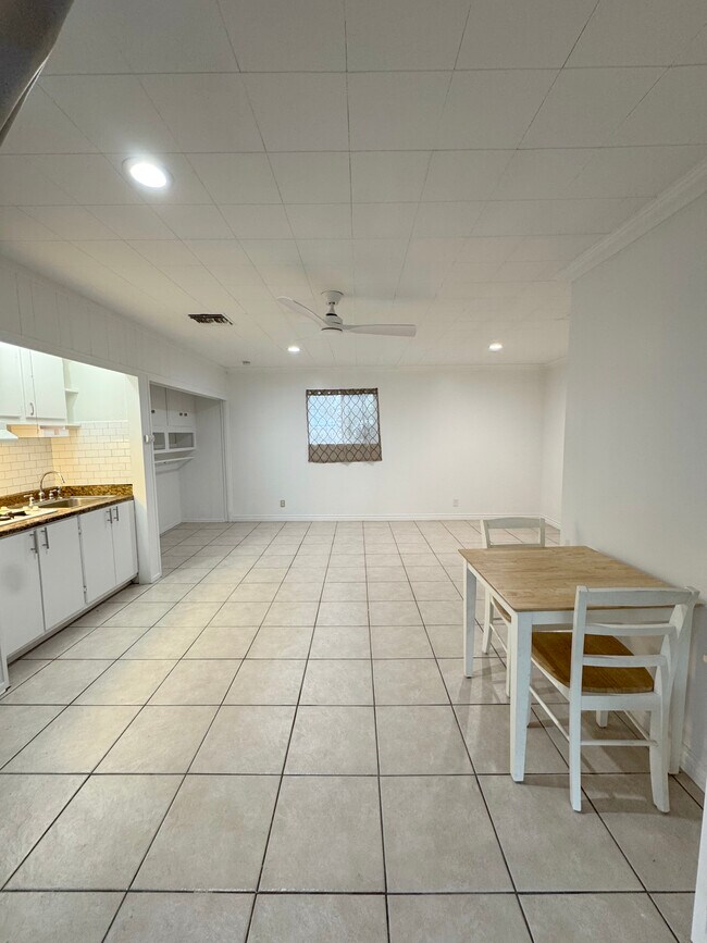 22700 Roscoe Blvd Unit Studio Unit, West Hills, CA 91304