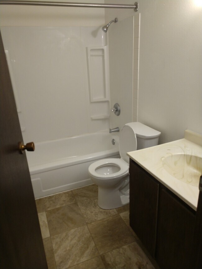 808 Hills Ave unit 2, Jackson, MN 56143 - photo 7