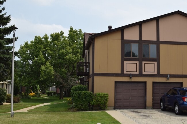 1259 Inverrary Ln, Palatine, IL 60074 - photo 2