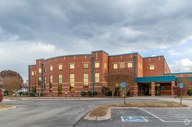 The Jimmy Floyd Family Center has a large recreation program for kids in Lebanon.