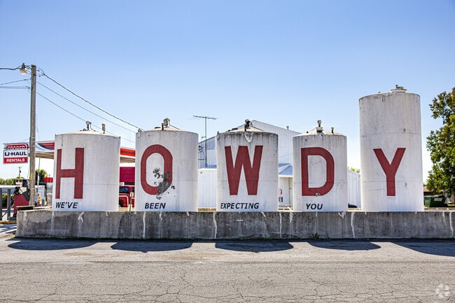 Marionville sits about 25 miles from Springfield and 10 miles away from Aurora.