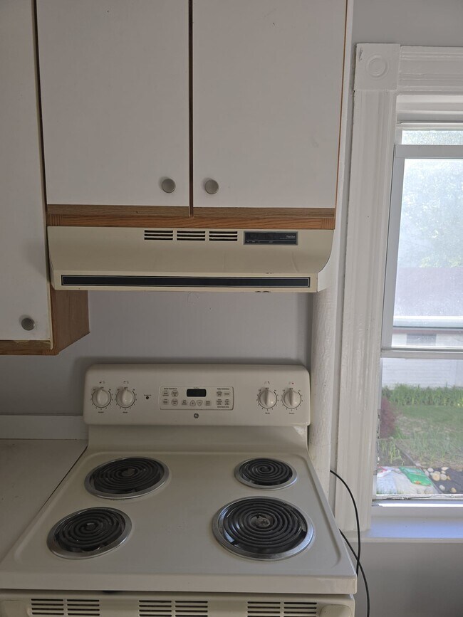 96 Ashland St unit 1, Manchester, NH 03104 - photo 4